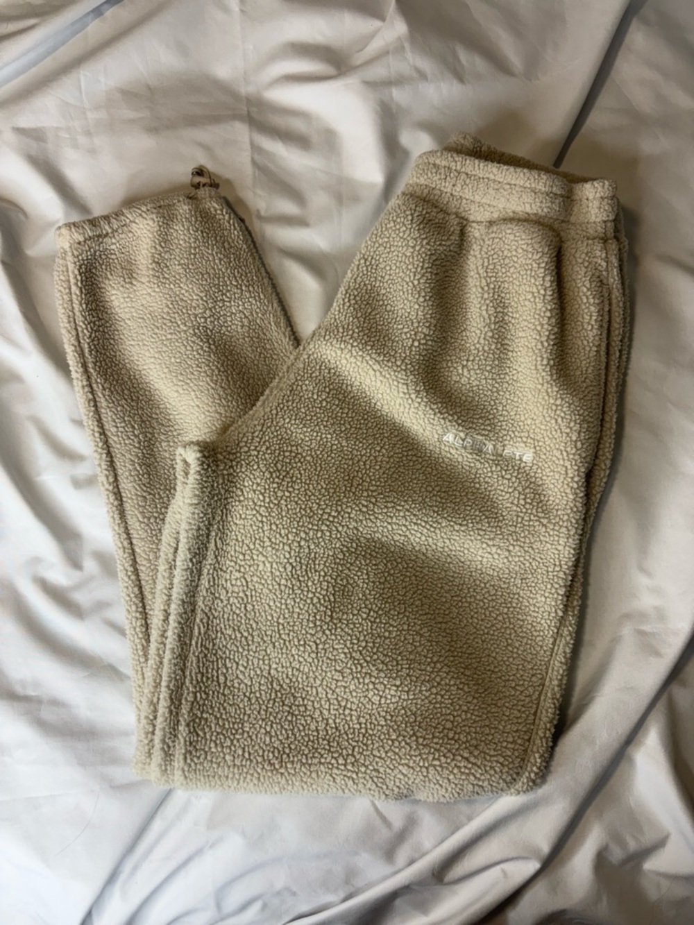 Alphalete King Joggers in Vanilla